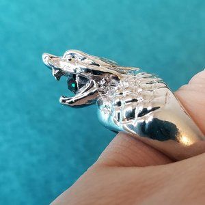 2/10$ Slythering snake ring size 8.5